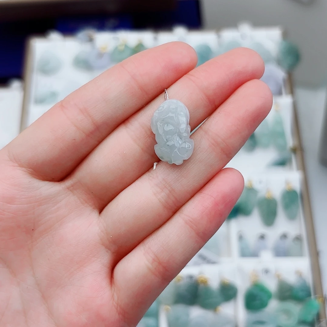 翡翠颈饰未镶嵌眼***河貔貅