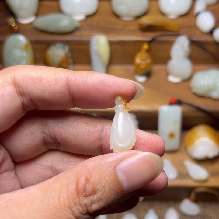 和田玉未镶嵌吊坠(不含链)