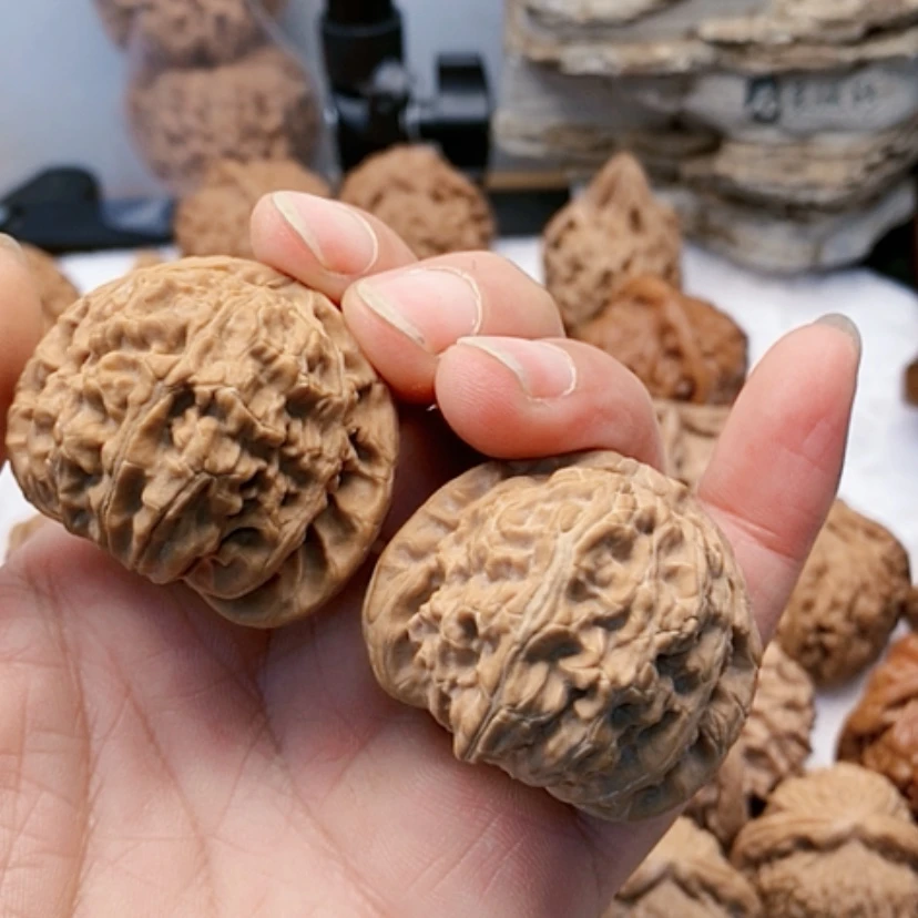 【闪购商品】吊坠文玩核桃小**嘻水尖白狮子
