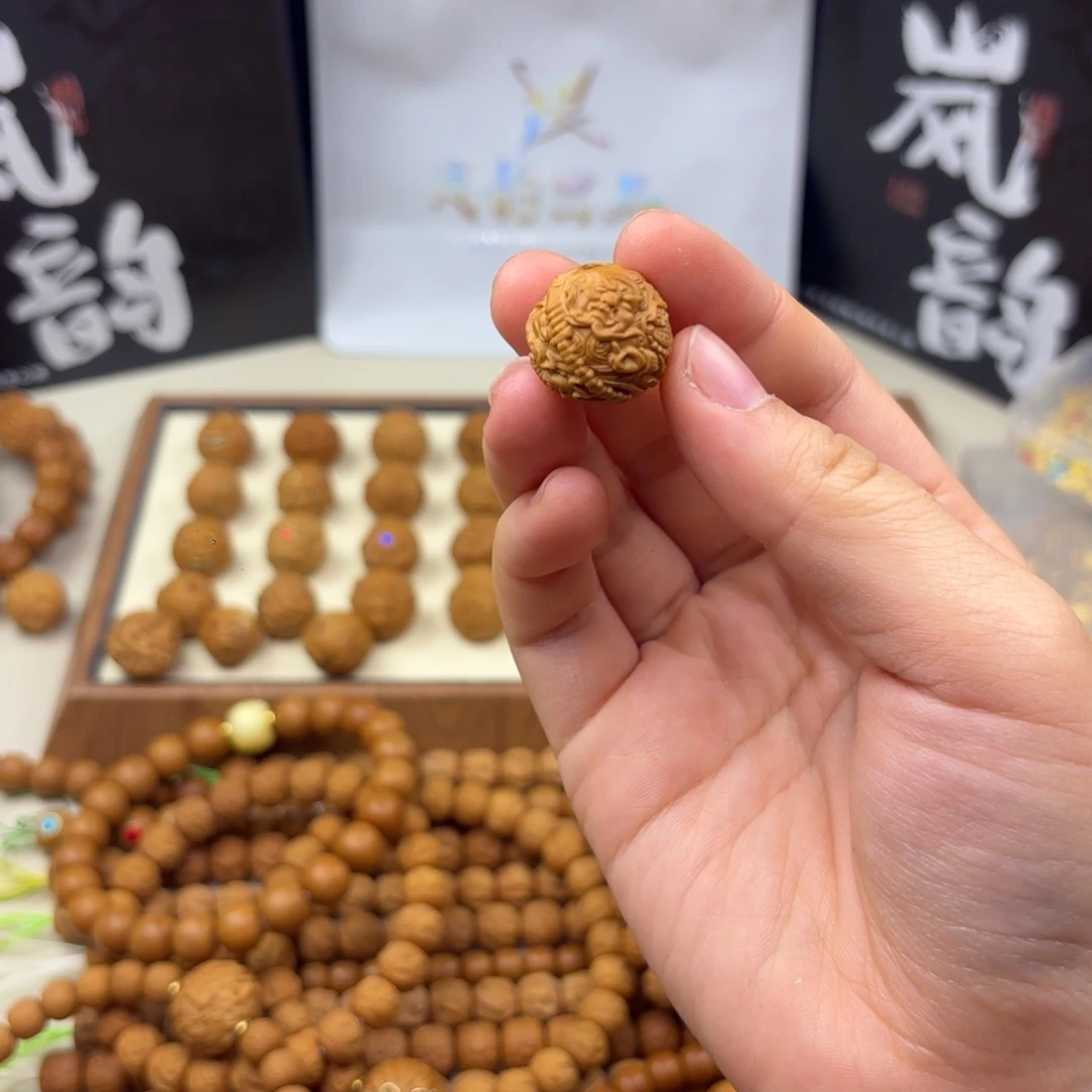 天***乙吊坠猴头核桃镶嵌单科