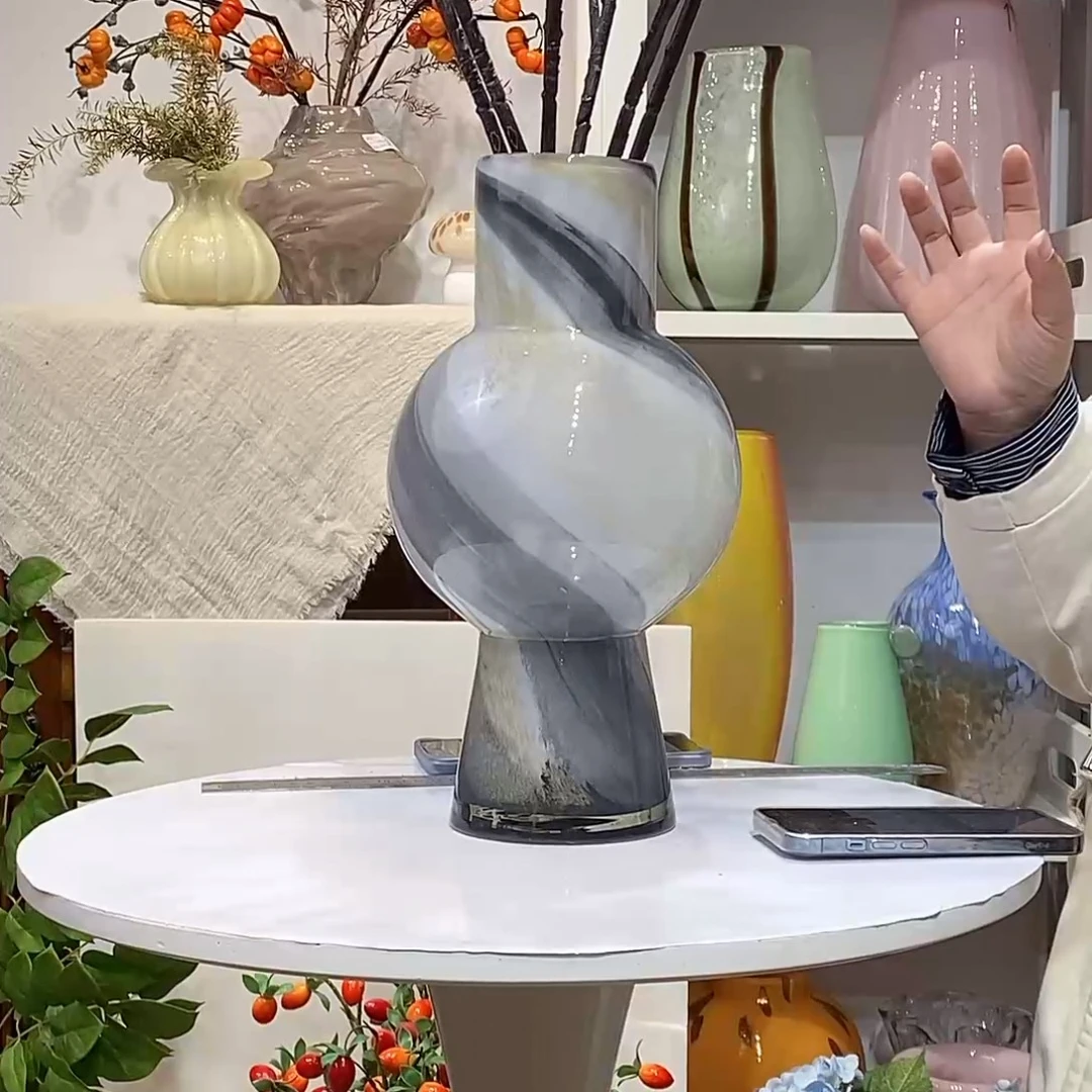 原色瓶子带6只石榴