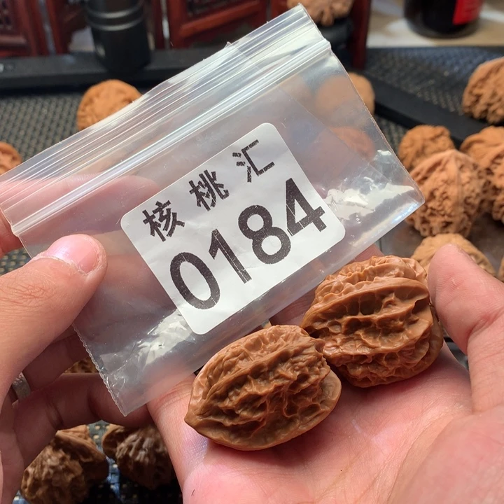 文玩核桃吊坠龙骨
