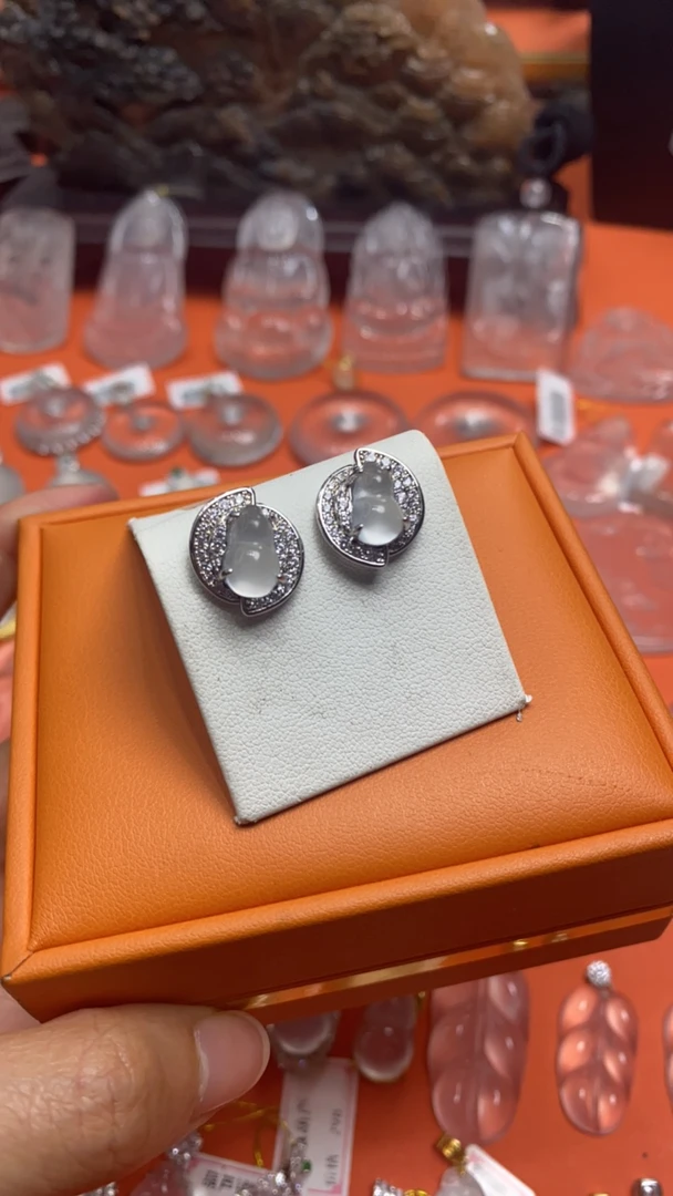 俄料石英质玉耳钉