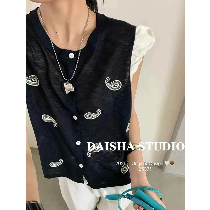 甜美减龄时尚小衫欧货飞飞袖刺绣单排扣冰爽麻外穿背心t恤上衣499