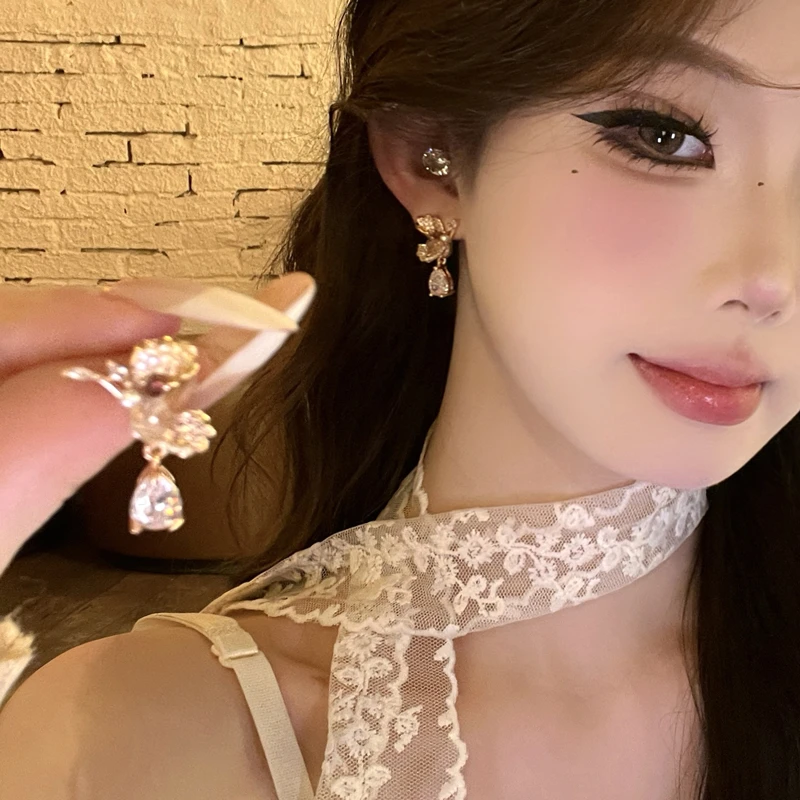 铜合金合成锆石耳饰 轻奢精致重工爆闪蝴蝶耳环气质时尚百搭耳钉