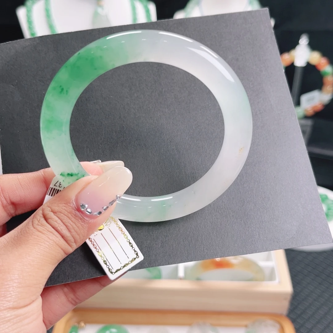 石英质玉未镶嵌手镯（圆镯）