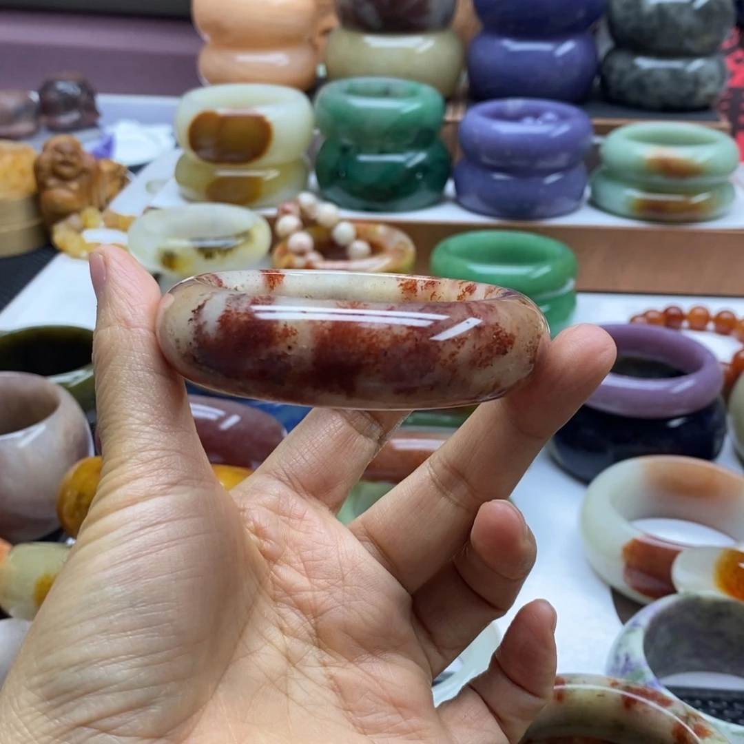秋***澪未镶嵌手镯石英岩玉