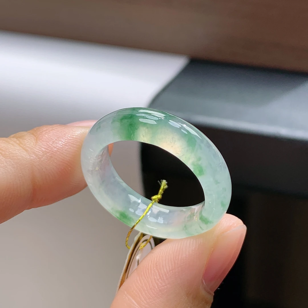 18号圈天然缅甸翡翠A货冰飘花翡翠戒指18.5*6.1*3.9mm