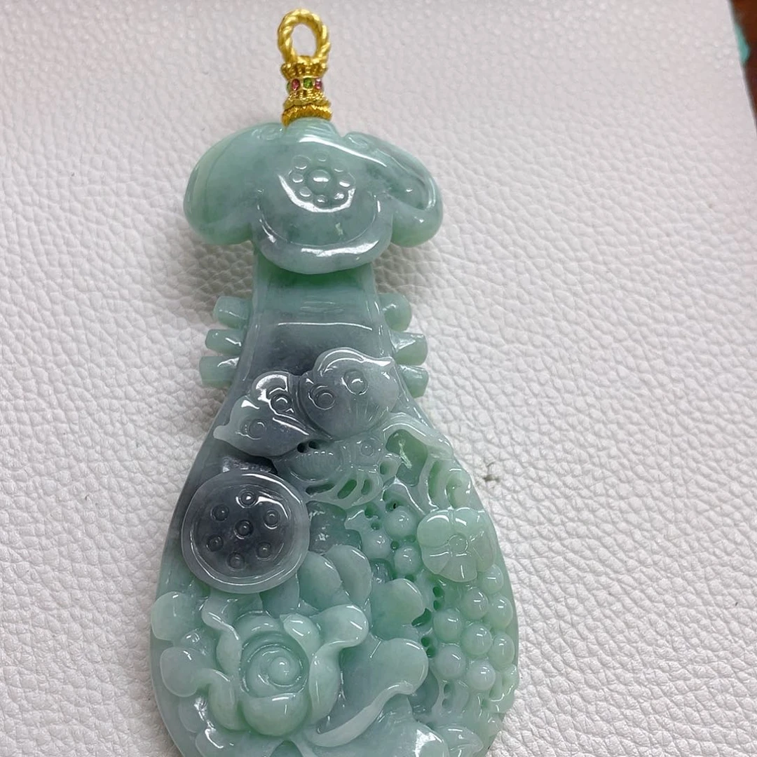 翡翠未镶嵌颈饰大琵琶