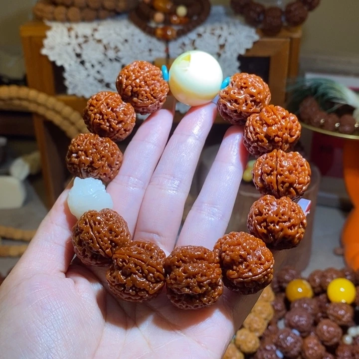 手串金刚菩提225玉华满肉蜂王白珠➕醒狮一物