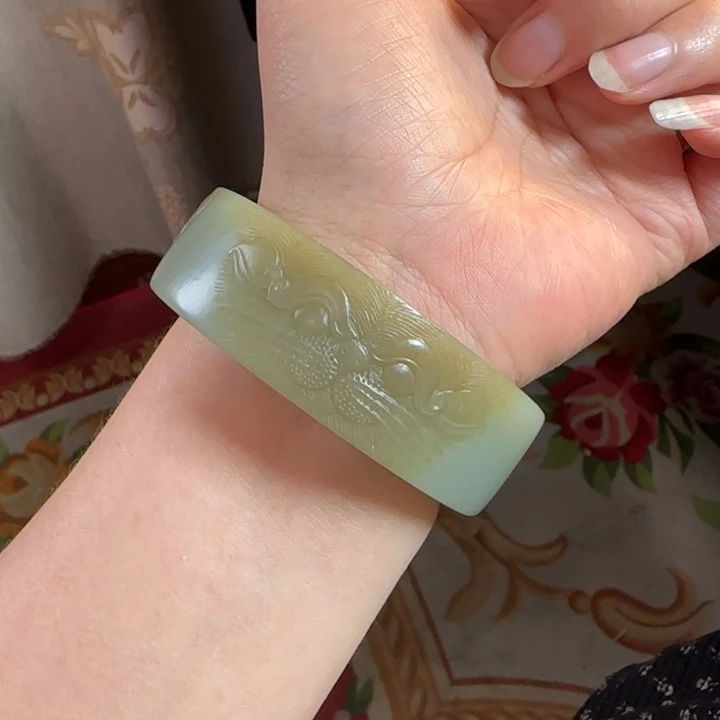 和田玉未镶嵌手镯