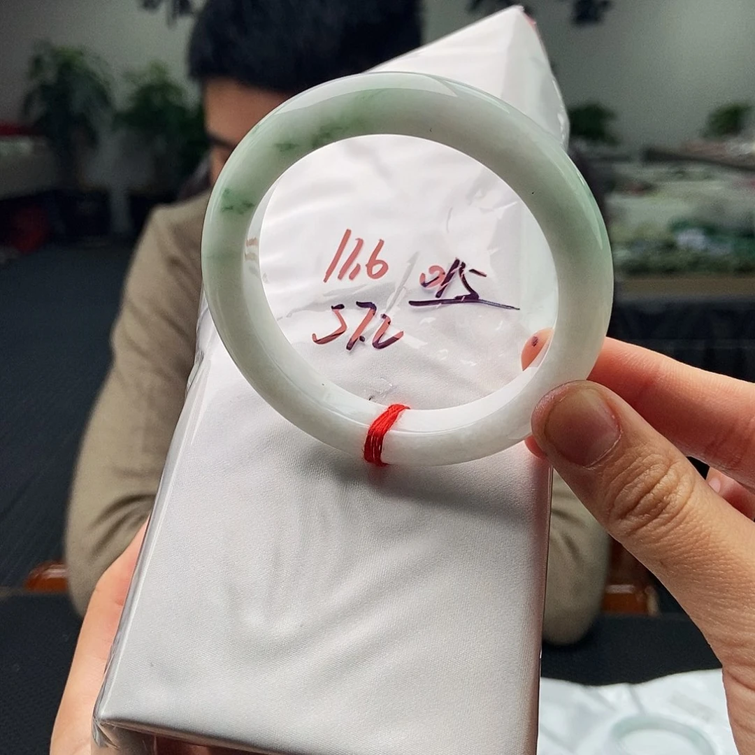 翡翠未镶嵌手镯颜色多样性发拍一发一
