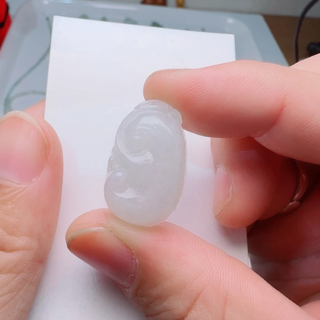 翡翠未镶嵌颈饰如意