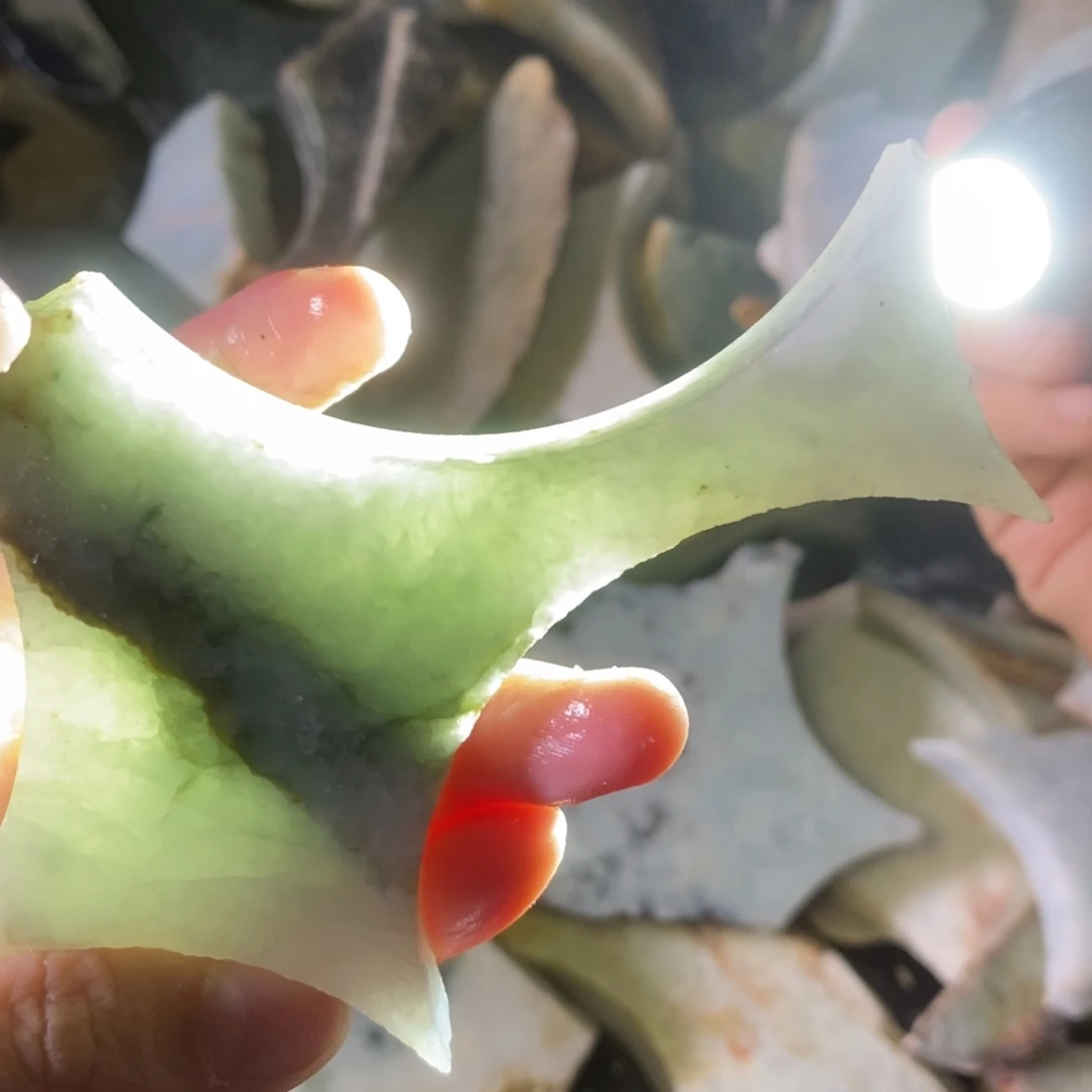 颈饰未镶嵌翡翠天然翡翠