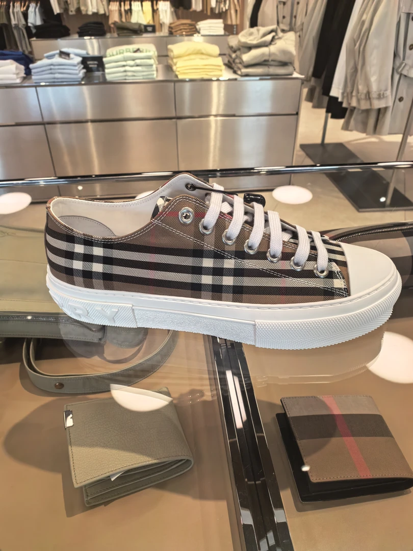 未使用 BURBERRY/博柏利 圆头系带低帮帆布鞋男款