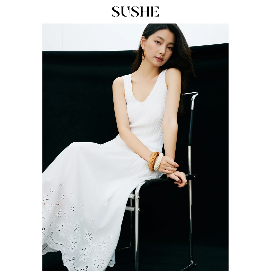 束皙SUSHE 向柔 定染镂空棉刺绣拼接针织微蓬松A字长款背心连衣裙
