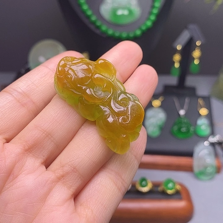 吊坠(赠链)未镶嵌翡翠