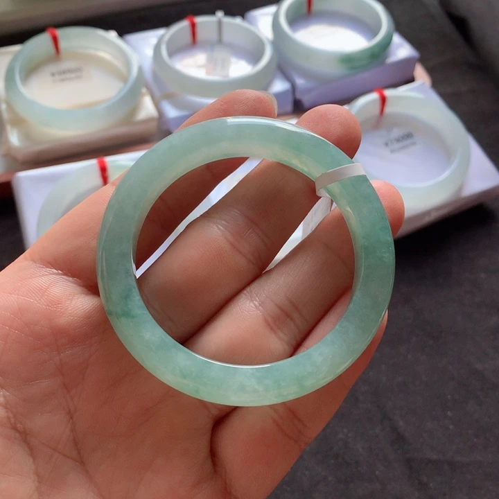 翡翠手镯未镶嵌52圈口17号