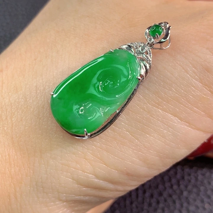 翡翠颈饰18K金镶嵌翡翠