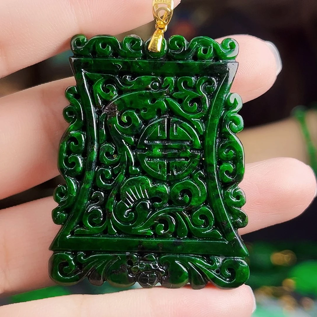 颈饰18K金镶嵌翡翠多样性