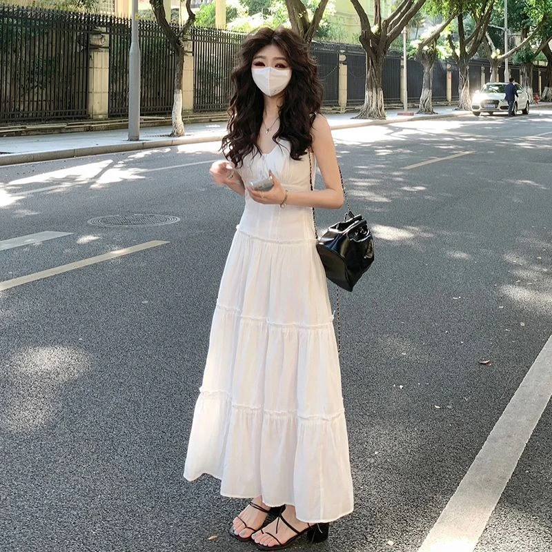 温柔风白色吊带连衣裙女2025夏季新款高级感气质百搭收腰显瘦长裙