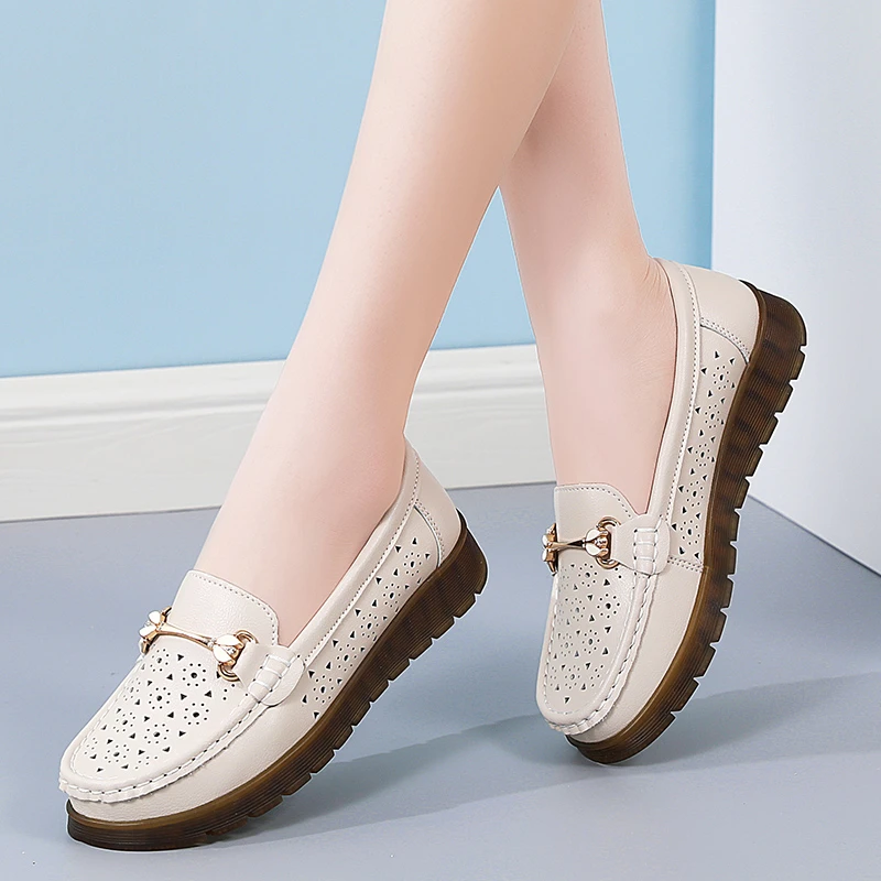 洞洞鞋女平底防滑透气真皮中老年妈妈鞋一脚蹬舒适软底镂空豆豆鞋
