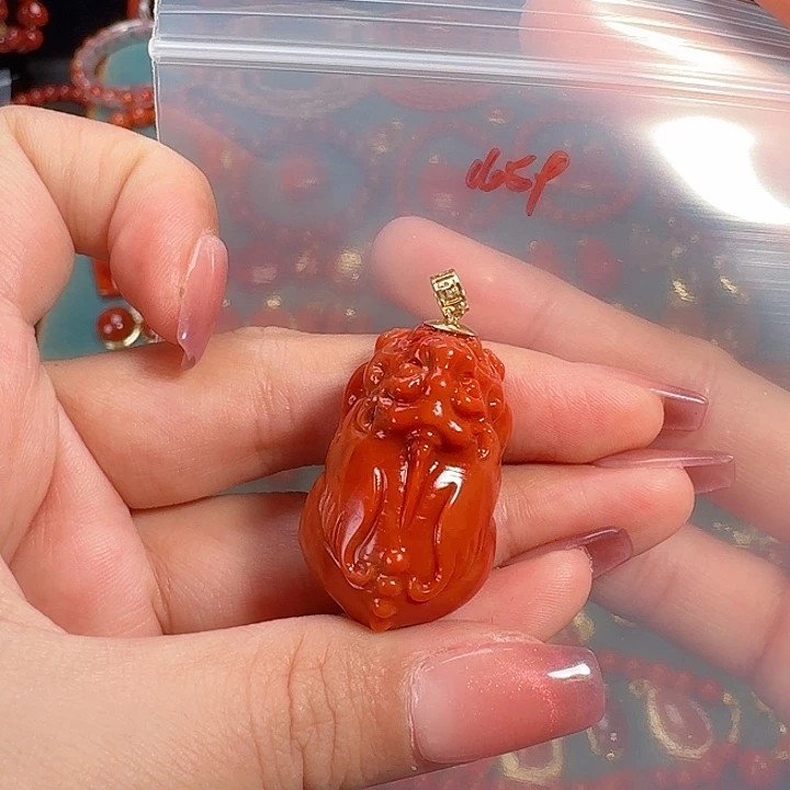 南红玛瑙18K金镶嵌吊坠