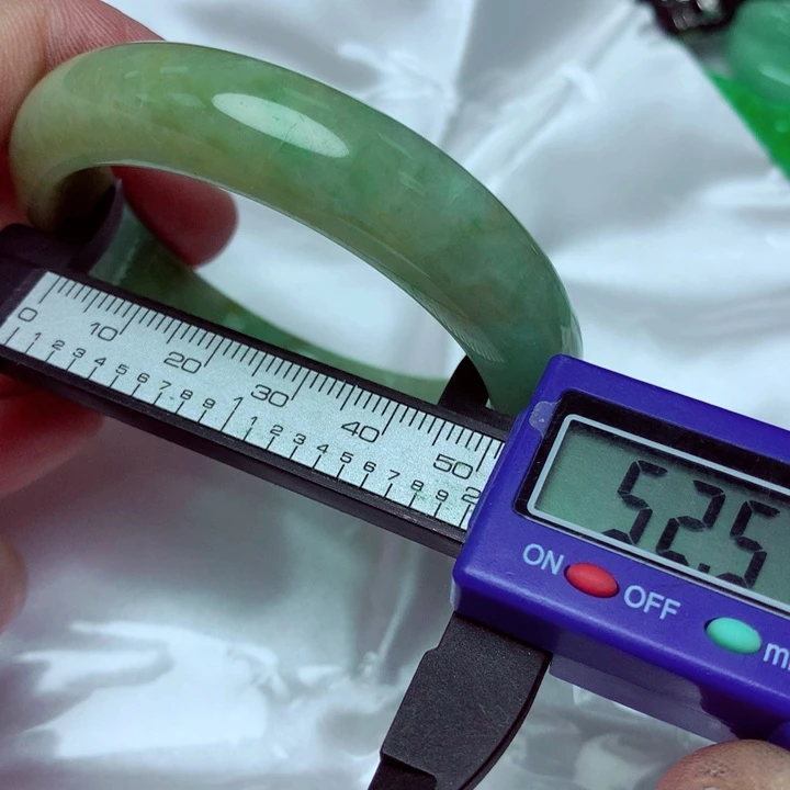 翡翠手镯未镶嵌手镯