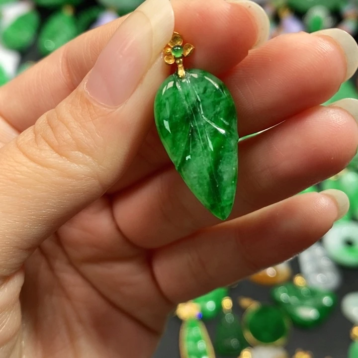 颈饰未镶嵌翡翠吊坠