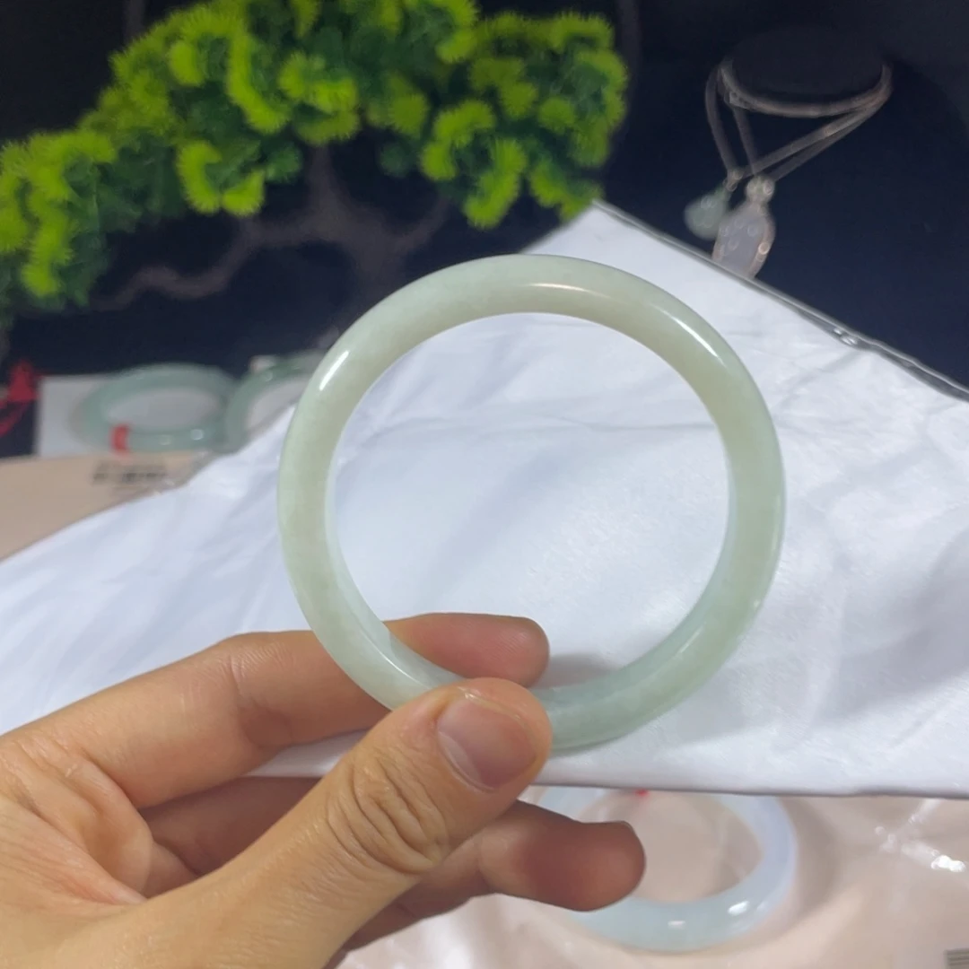 未镶嵌手镯翡翠天然翡翠手镯