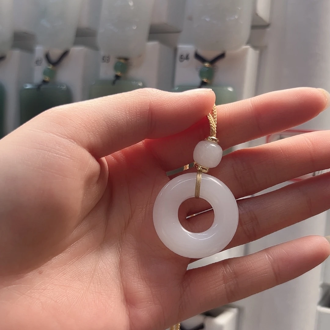 石英质玉（金丝玉）合金颈饰