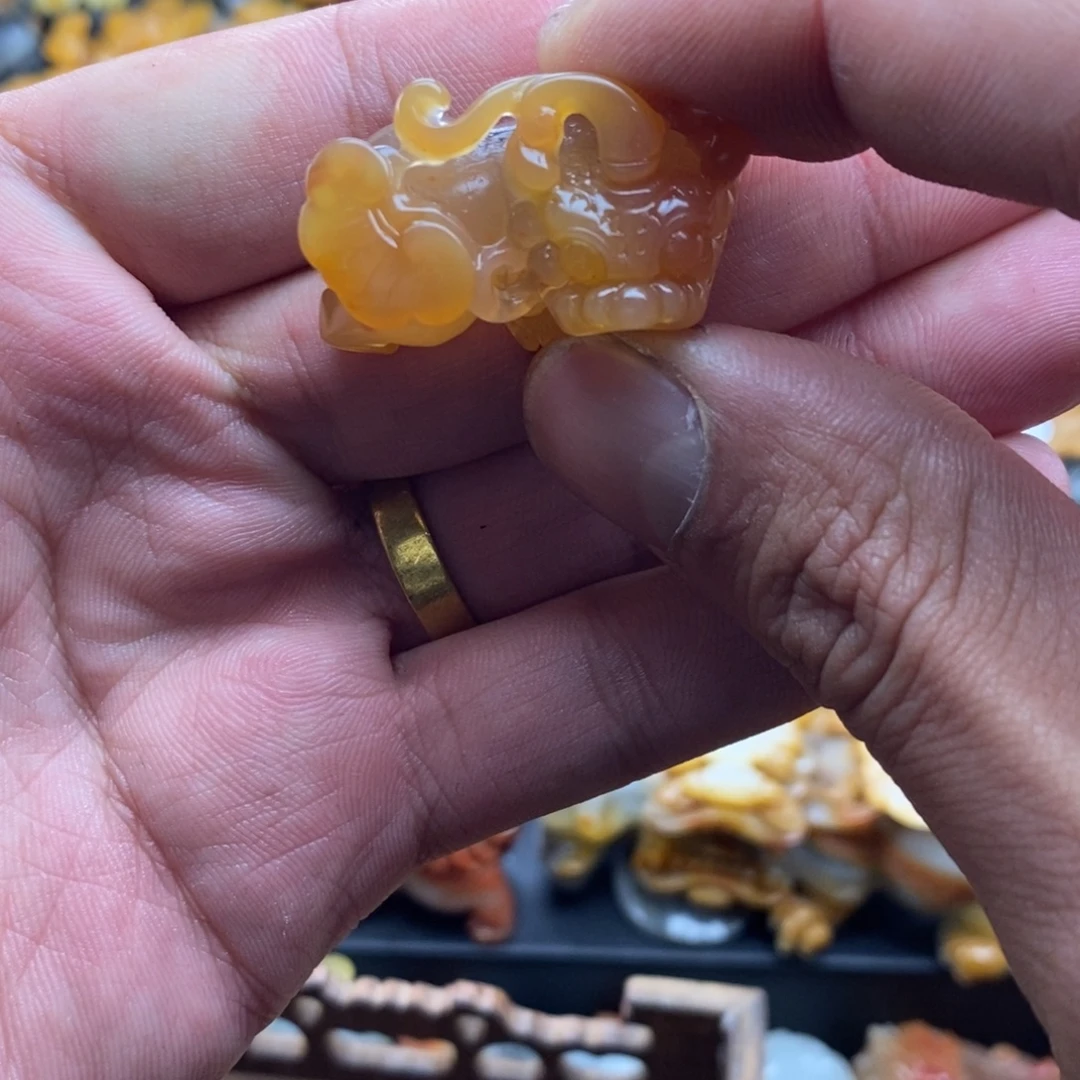 石英质玉（黄龙玉）合金颈饰