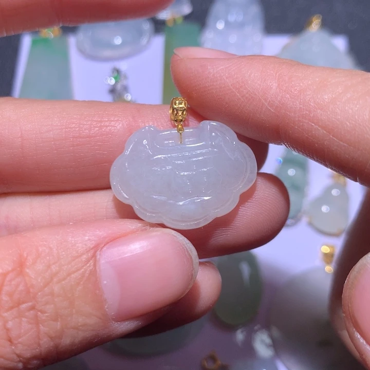 翡翠颈饰18K金镶嵌翡翠