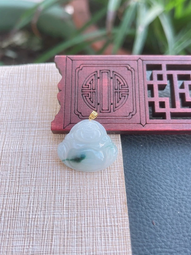 天然缅甸翡翠A货.水润细腻清爽飘花佛公吊坠.尺寸21-24.4-5.7