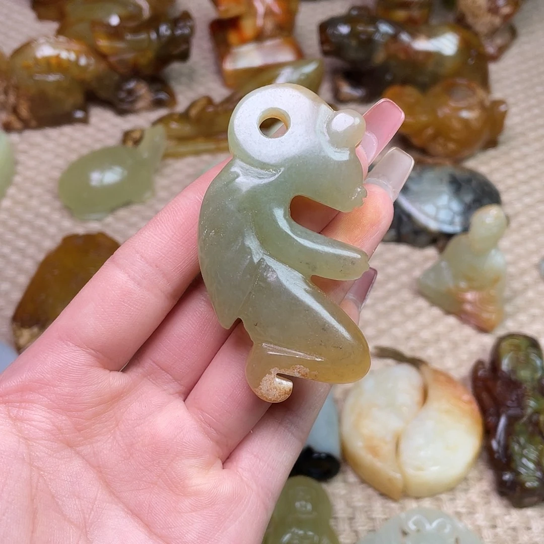 蛇纹石玉未镶嵌颈饰