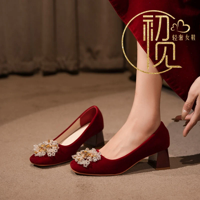 红色秀禾新娘鞋方头粗跟不累脚孕妇可穿婚鞋2025秋冬新款敬酒鞋
