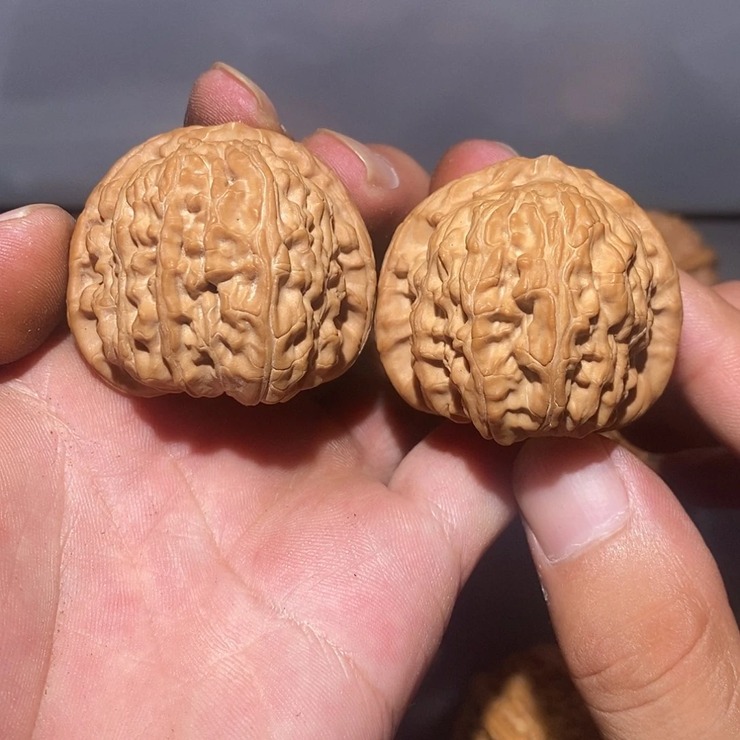 文玩核桃把件阳**?白狮子