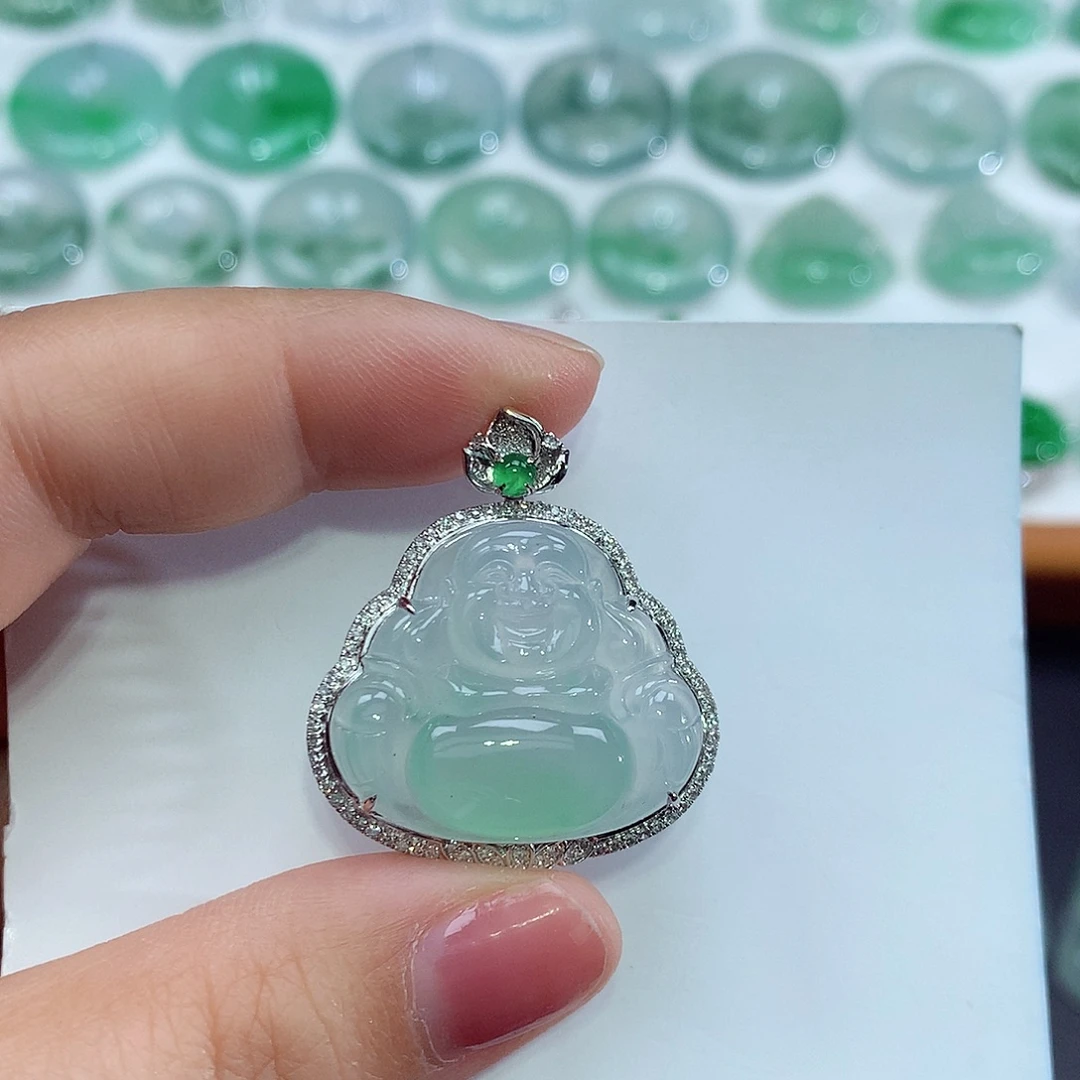 翡翠18K金镶嵌颈饰佛公