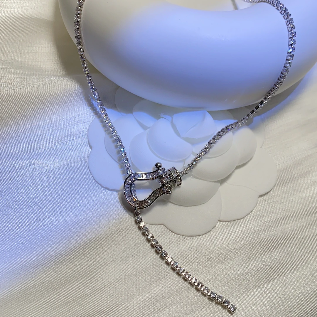 铜合金合成锆石项链 小众马蹄项链轻奢时尚银色坠链【浮力尝鲜价】