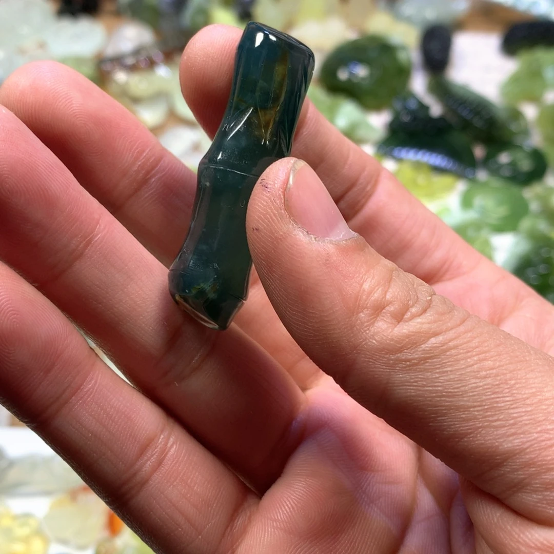 岫玉颈饰未镶嵌J**nx花玉竹节