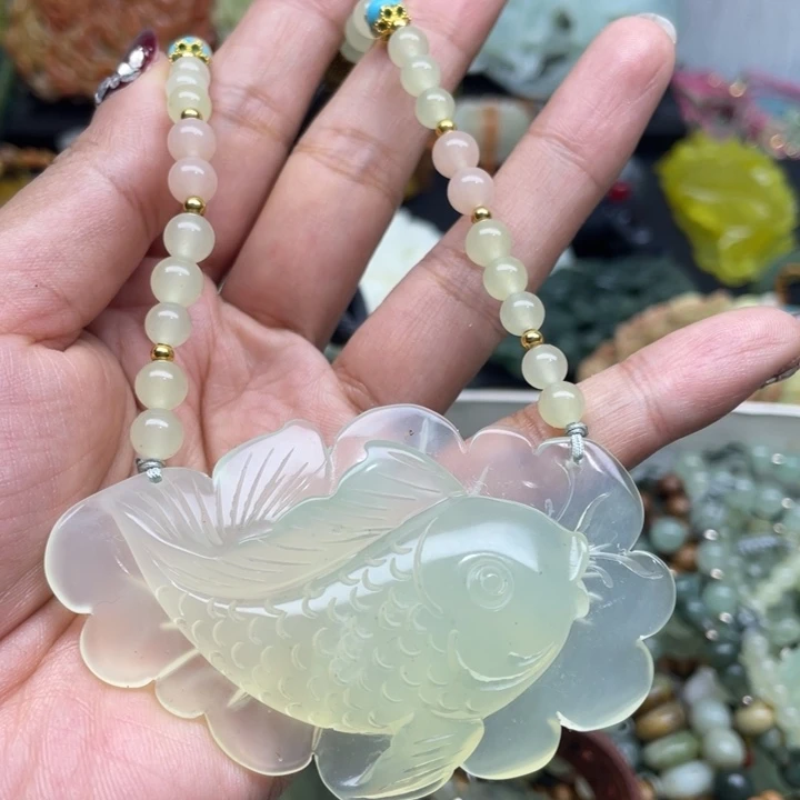 蛇纹石玉未镶嵌颈饰