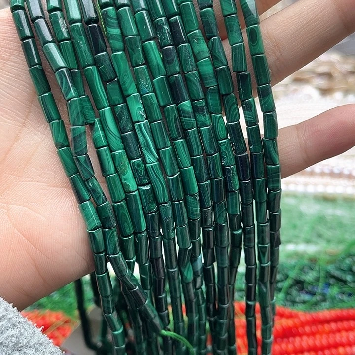 未镶嵌玛瑙/玉髓珠宝半成品一条4mm左右孔雀石管珠几颗有瑕