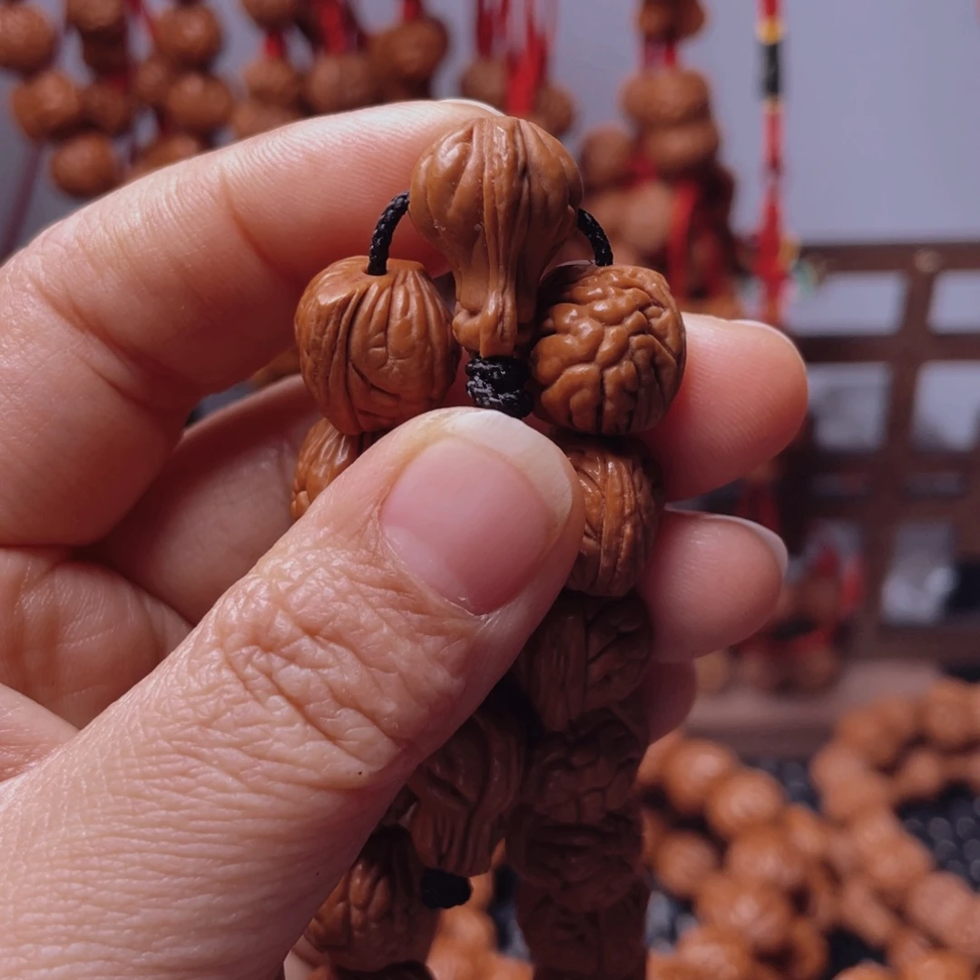 天***星木质类龙纹桃枭挂件