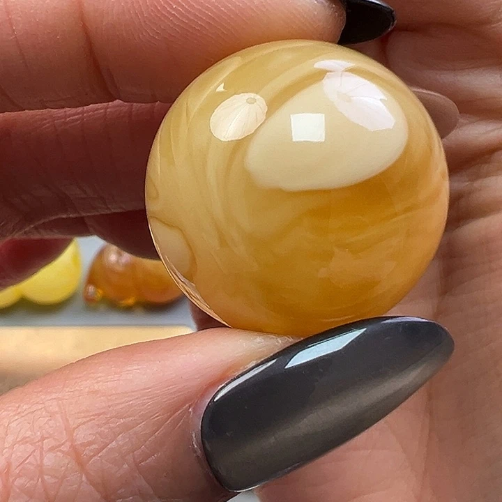 蜜蜡未镶嵌珠宝奇石