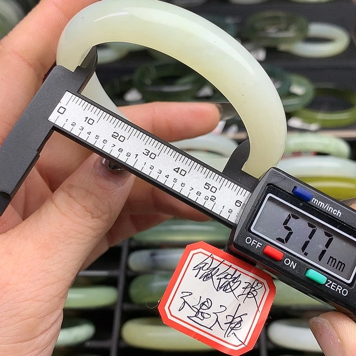 蛇纹石玉手镯未镶嵌566