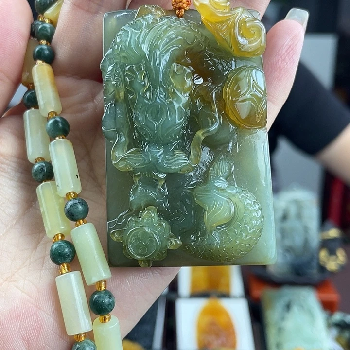 未镶嵌蛇纹石玉颈饰