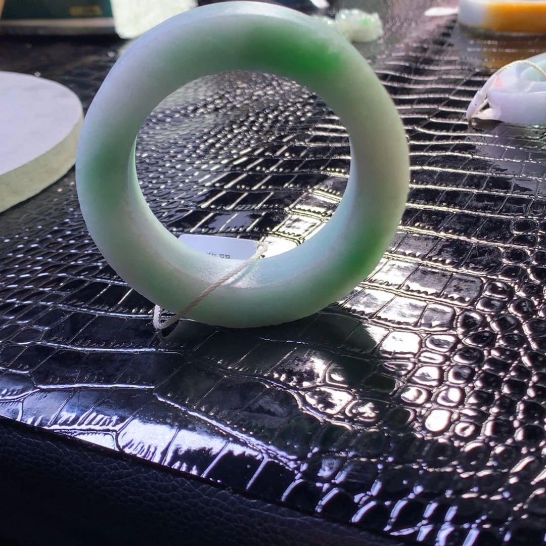 定制翡翠未镶嵌手镯