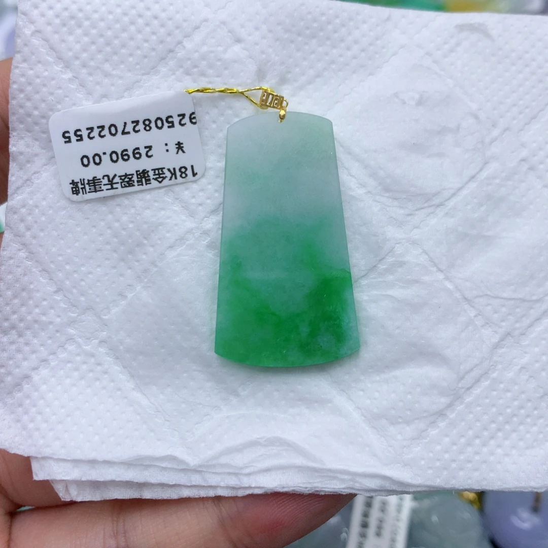 颈饰18K金镶嵌翡翠无事