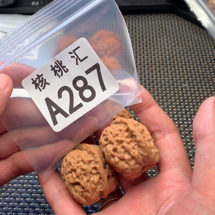 文玩核桃吊坠霸王