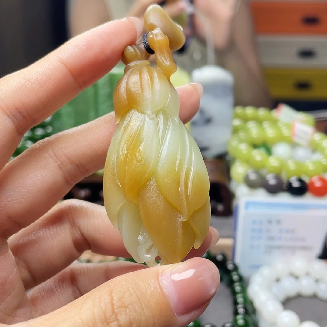 和田玉未镶嵌把件